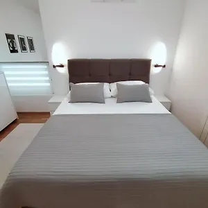 Bella Vista - Cozy With Easy Check-in And Free Parking Appartement